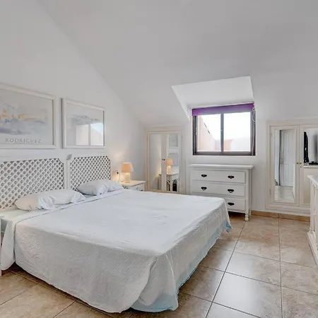 Royal Garden - 2 Bedroom Lägenhet *